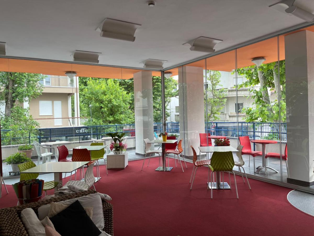Hotel Senior Cattolica Exterior foto