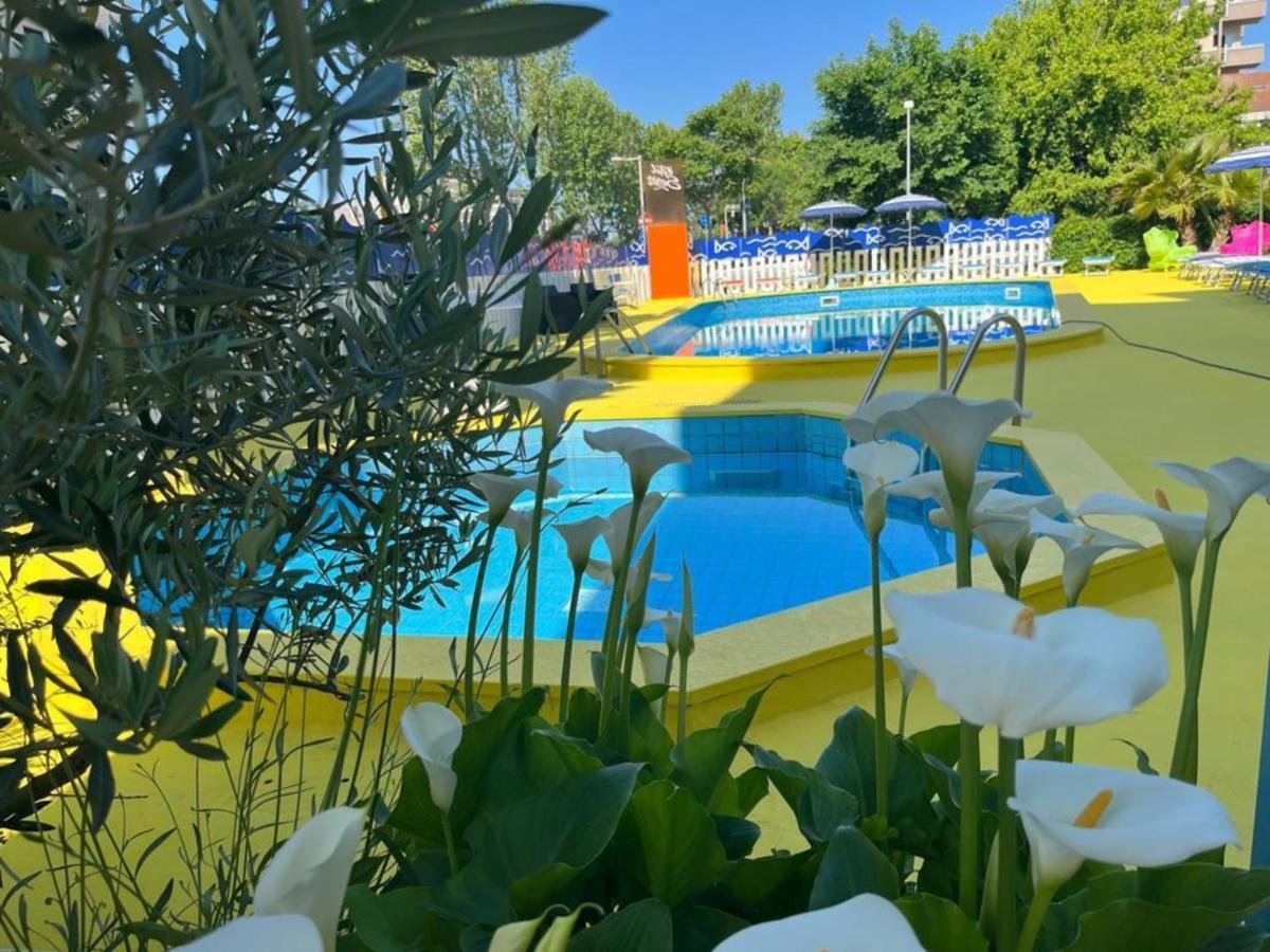 Hotel Senior Cattolica Exterior foto